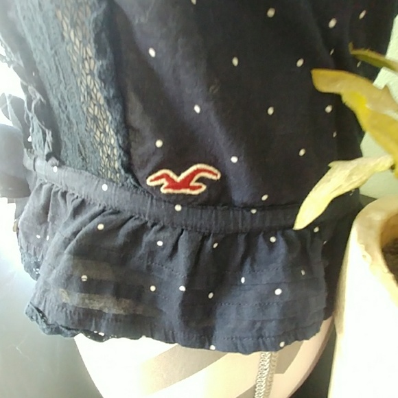 Cute Hollister top! - Picture 2 of 3